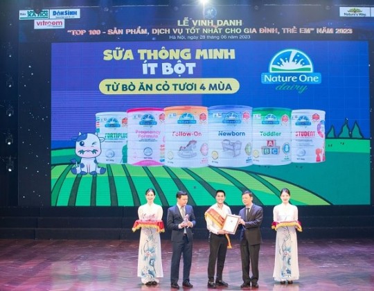 Nature One Dairy được vinh danh trong Top 100 sản phẩm, dịch vụ tốt nhất cho gia đình, trẻ em năm 2023