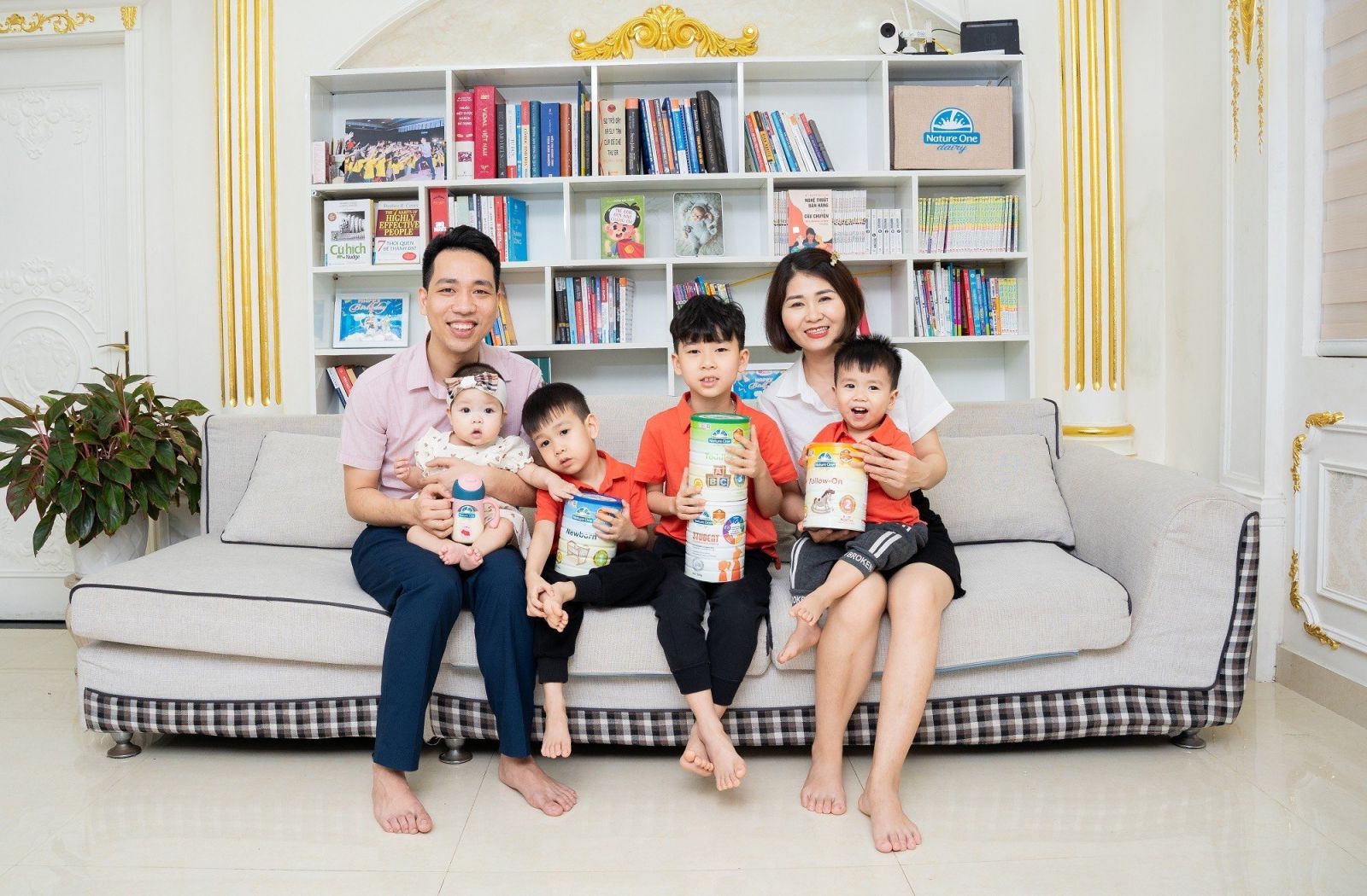 Các sản phẩm Nature One Dairy không chỉ được bác sĩ Đăng tin dùng cho gia đình mà còn được bán rất chạy tại hệ thống Shop Jim Tồ.